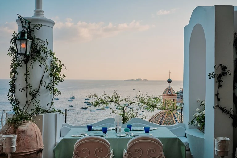 La Sponda is a romantic place to create an unforgettable dining experience on the Amalfi Coast.