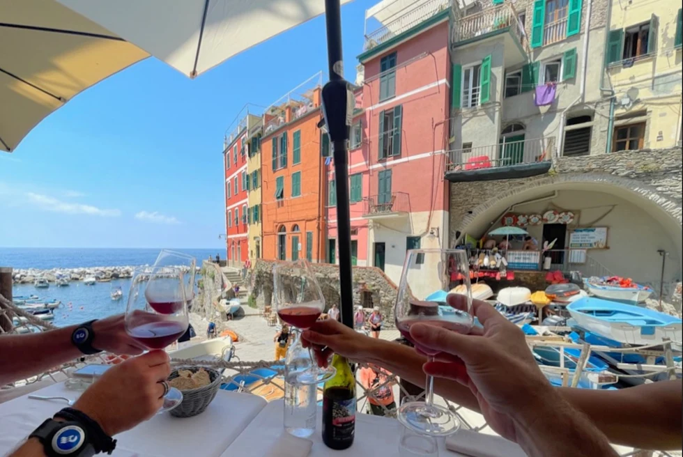 Nessun Dorma is a seaside restaurant with a terrace.