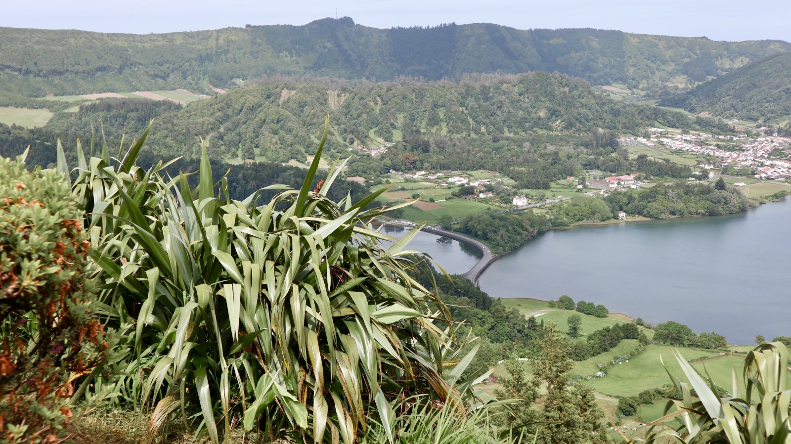 Azores travel guide. 