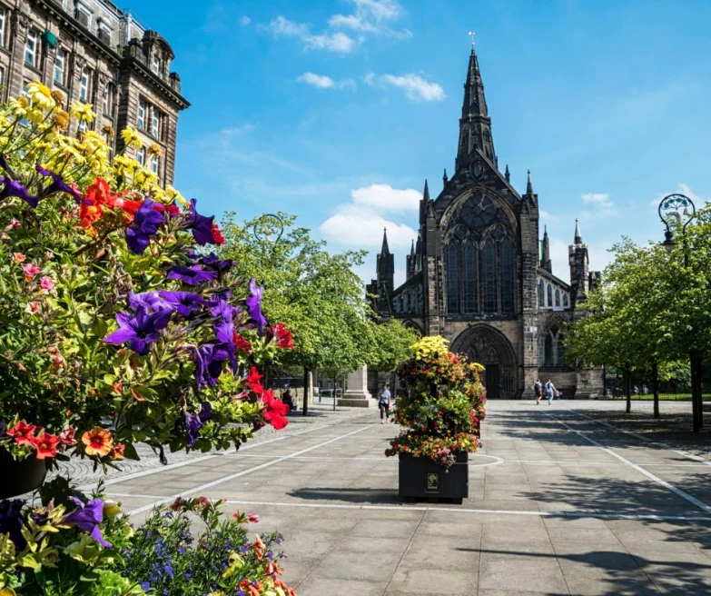 Glasgow Cathedral is a magnificent medieval masterpiece, a symbol of Scotland's history and architectural grandeur, nestled in the vibrant city of Glasgow.