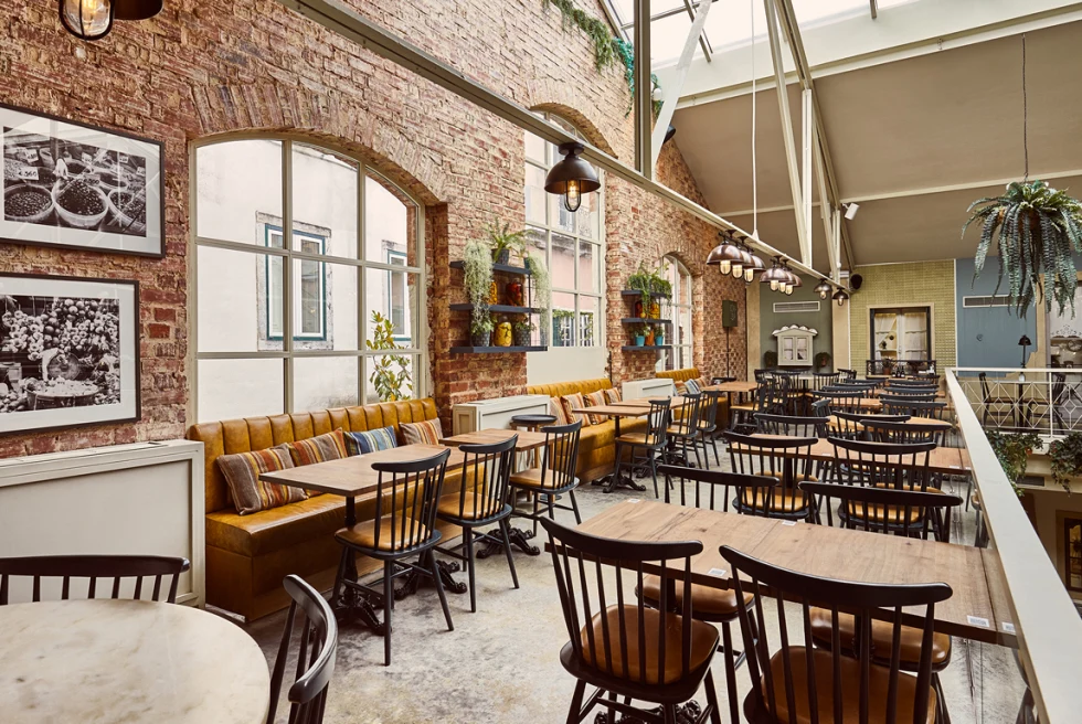 Pizzaria Lisboa is a restaurant with nice ambiance and good food.