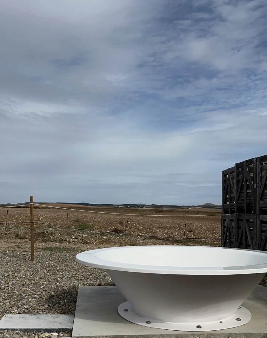 Bardenas Aire - Hotel room bubble suite with bath - Cathy Hamel