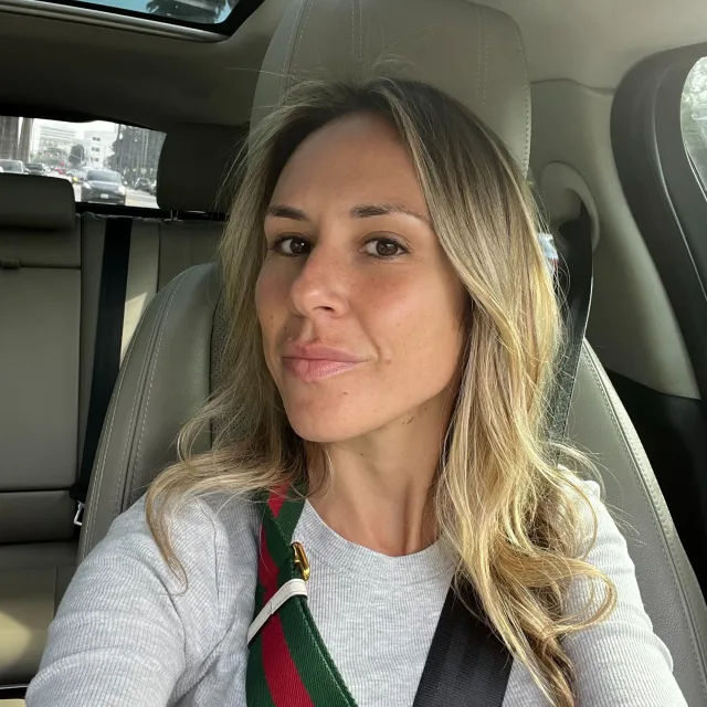 Travel Advisor Samantha Estevez with a gray shirt in a car.
