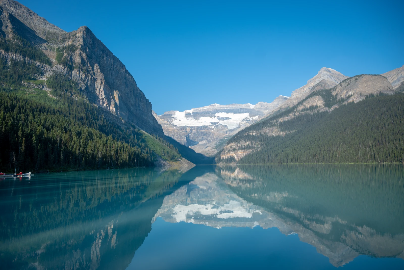 Lake Louise is a turquoise gem nestled in the heart of the Canadian Rockies, offering unparalleled alpine beauty and serenity.