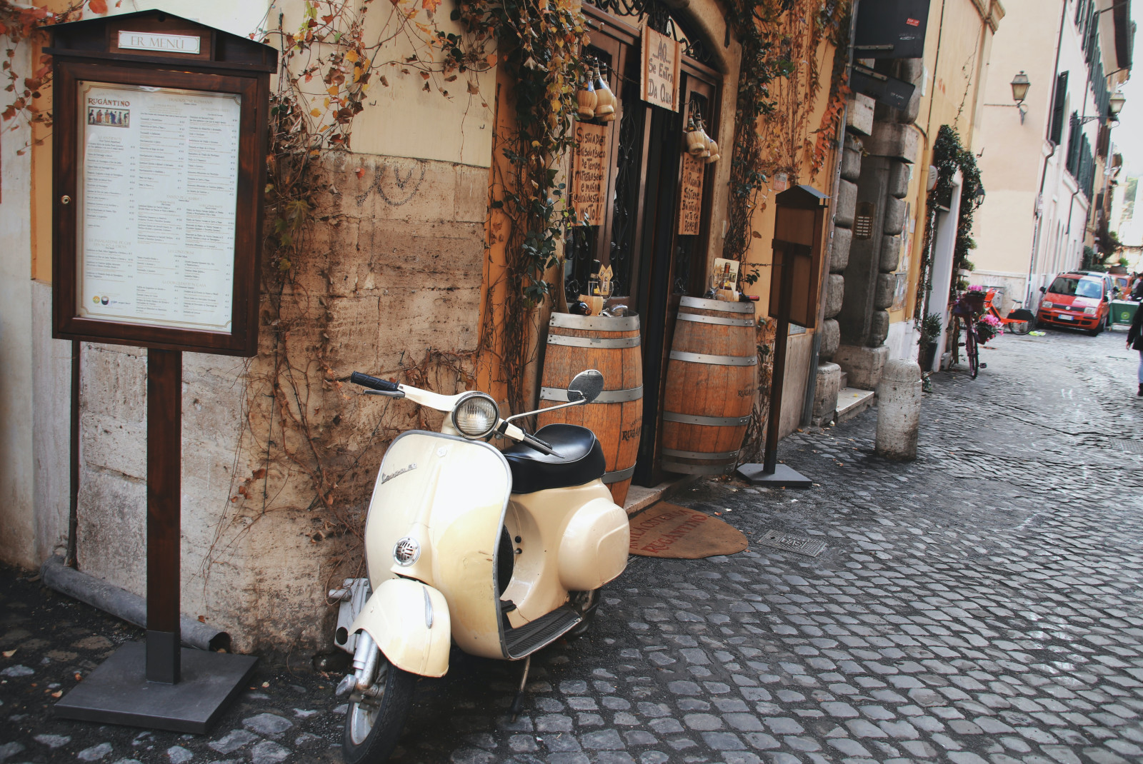 Italy travel guide. Rome, Trastevere. 