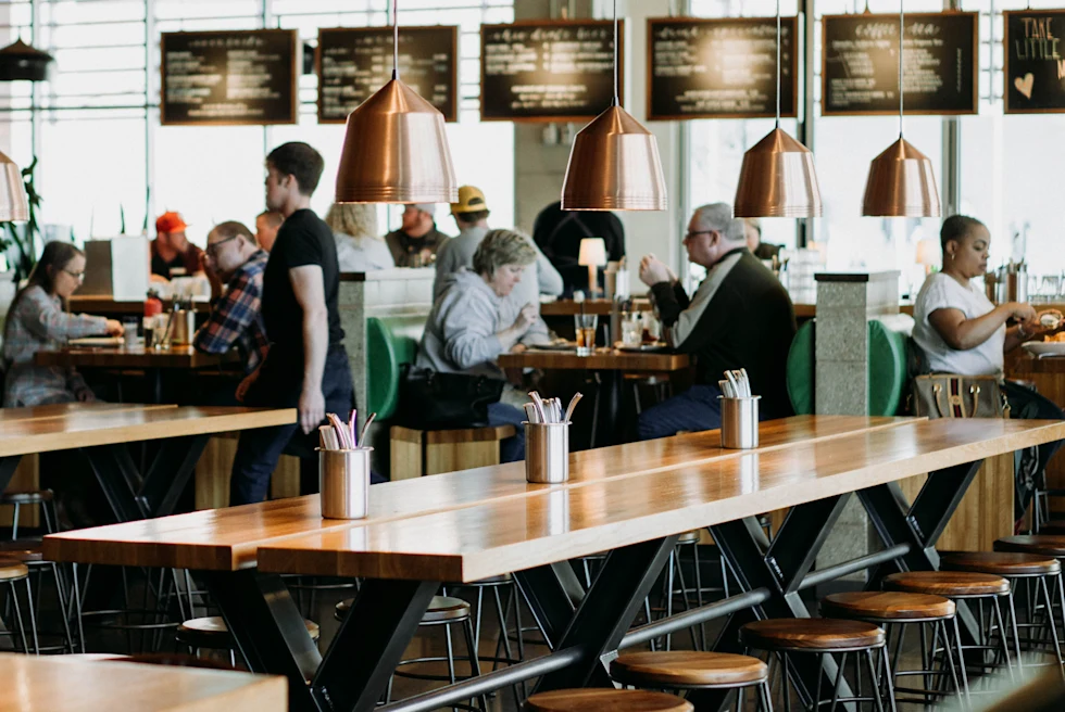 A group of people in a restuarant