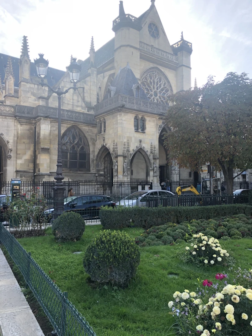 SquareMichel - the ornate Caldagues Church with a garden in front near the Regina Hotel Paris.