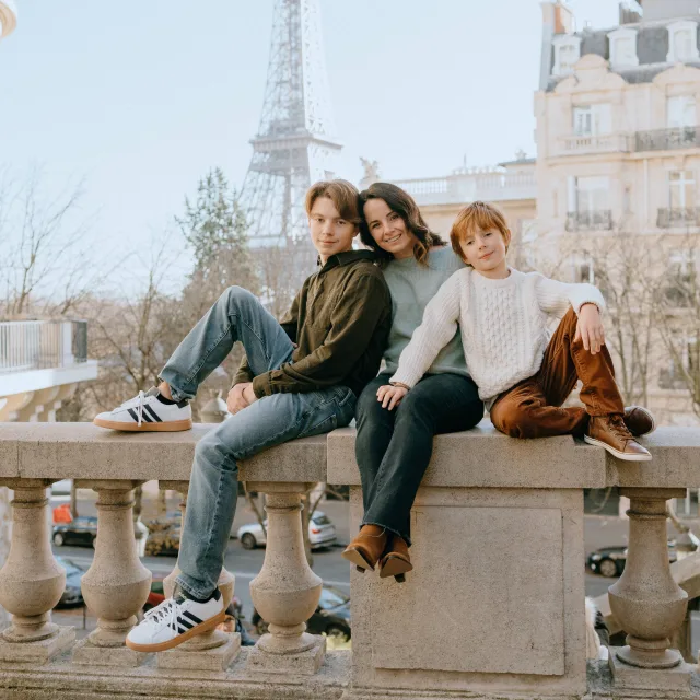 Picture of Jessica with boys in paris