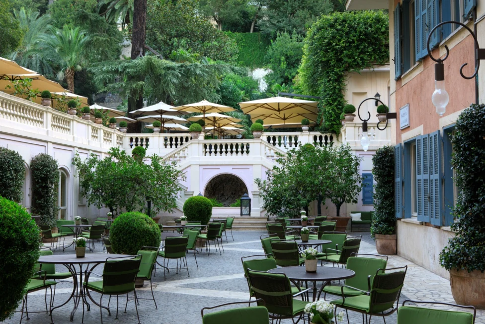 Lush and chic courtyard at the Hotel de Russie in Rome