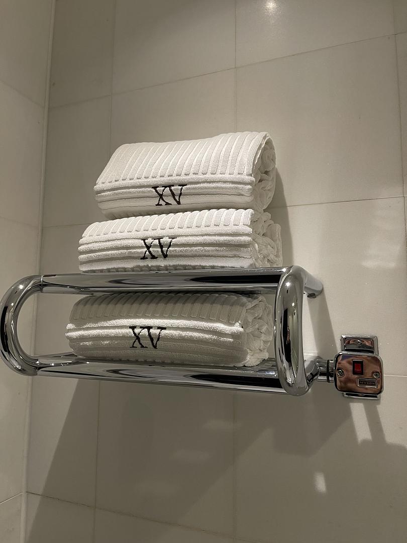 Elegant placement of bath towels