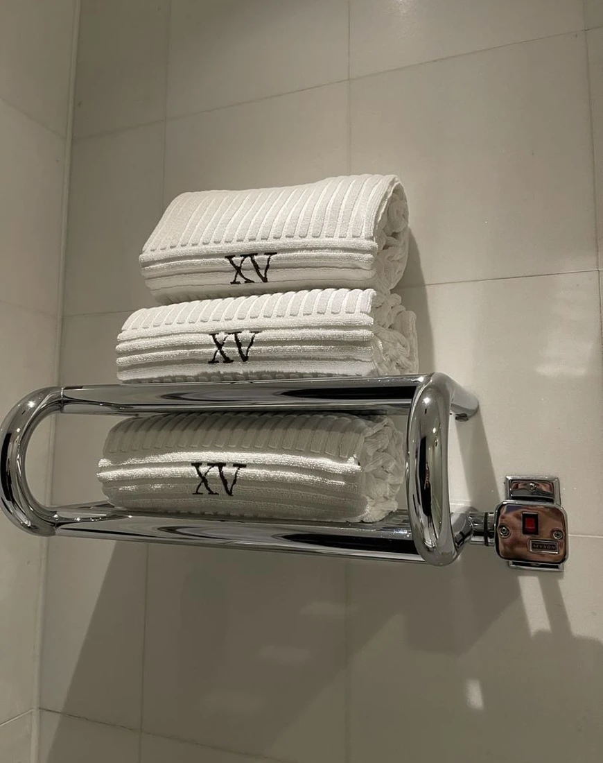 Elegant placement of bath towels