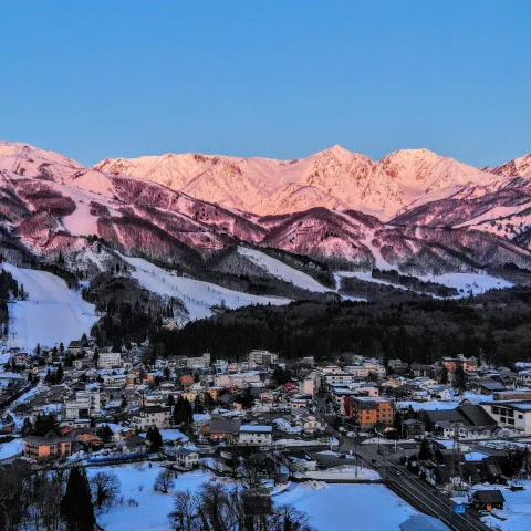 A Hakuba ski resort with ski slopes and mountains