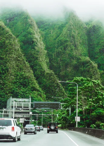 green forest mountains in Oahu, Hawaii