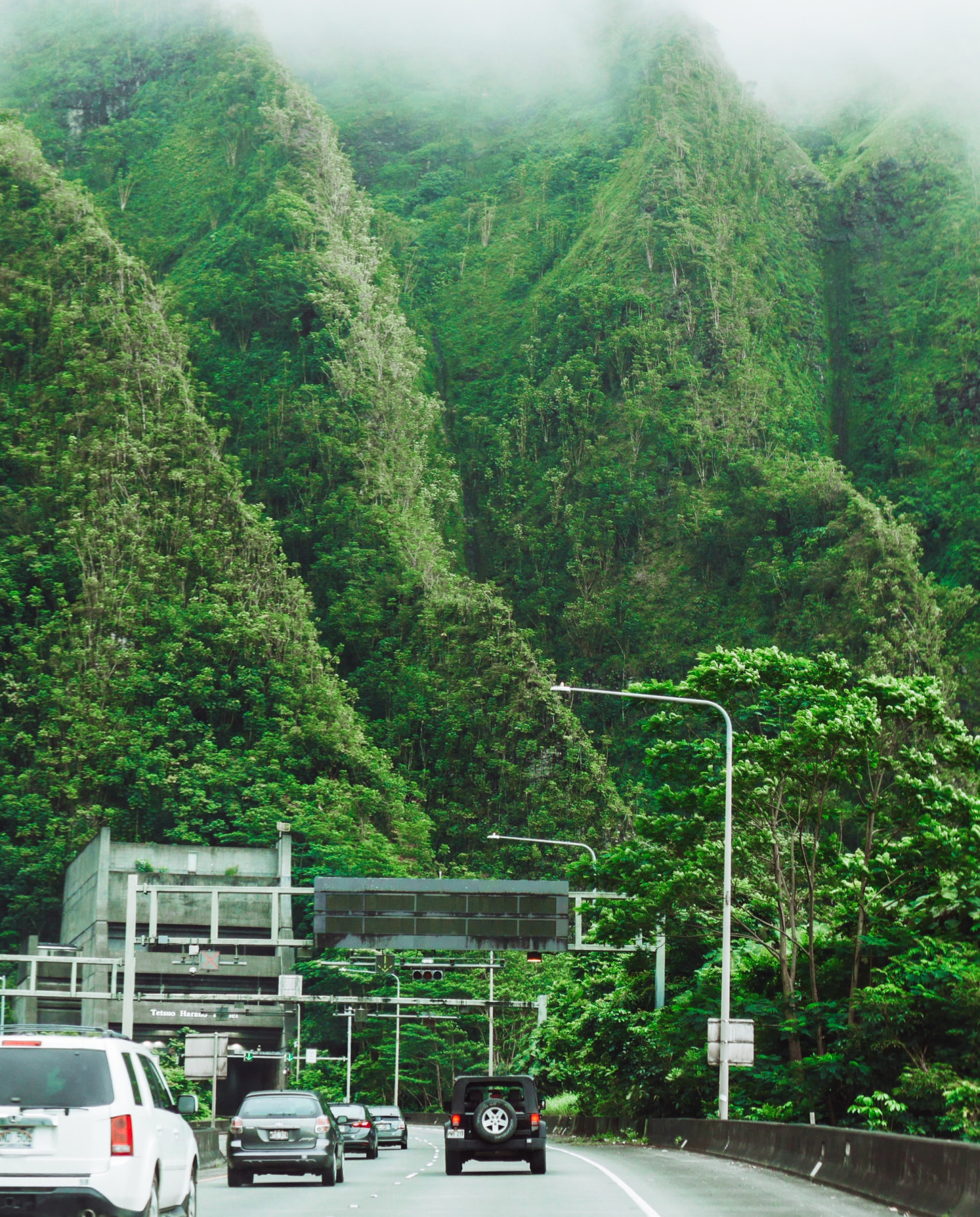 green forest mountains in Oahu, Hawaii