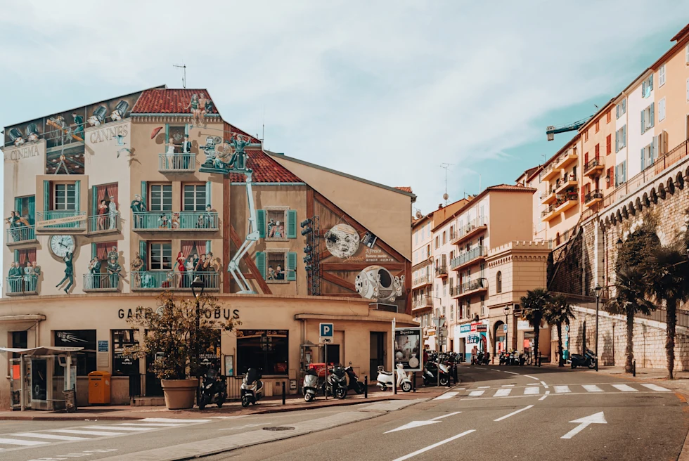 The street and buildings in the French Riviera.