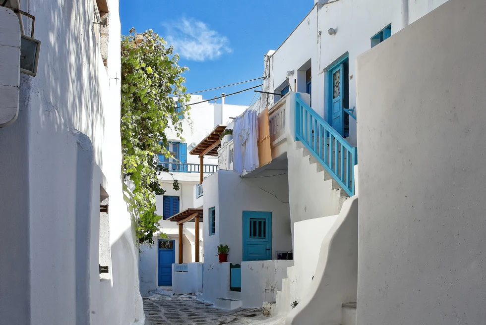 alleyway with white buildings during daytime
