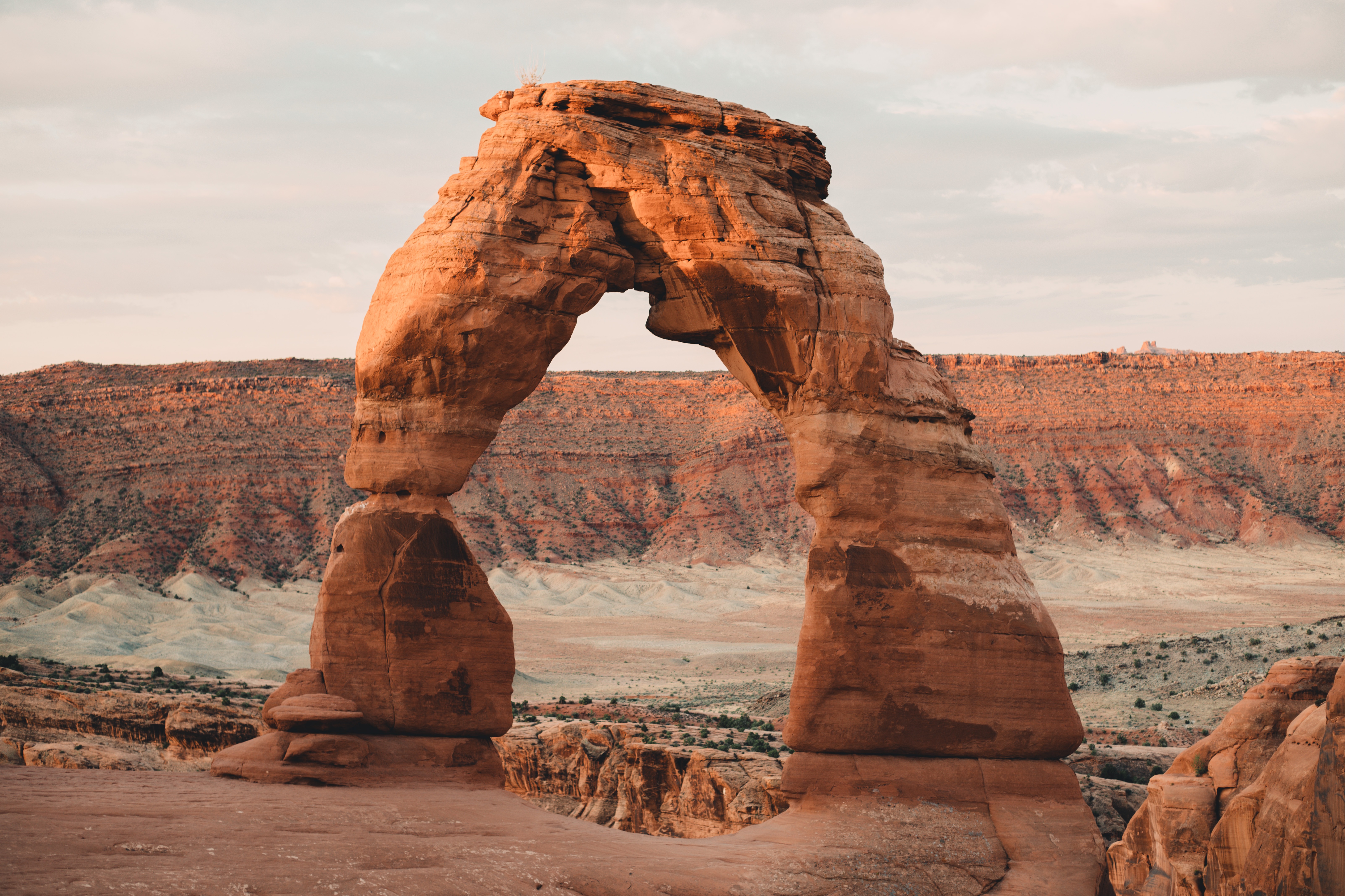A rock arch in the daytime.