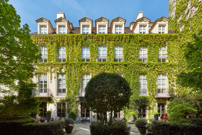 the-8-best-hotels-in-paris-le-pavillon-la-reine