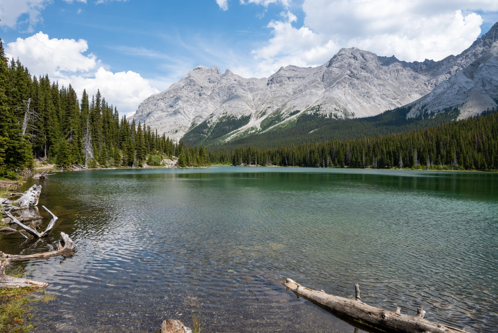 Elbow Lake is a hidden wilderness oasis in the Kananaskis Country, inviting hikers to discover pristine alpine waters amidst the breathtaking Rocky Mountain landscape.