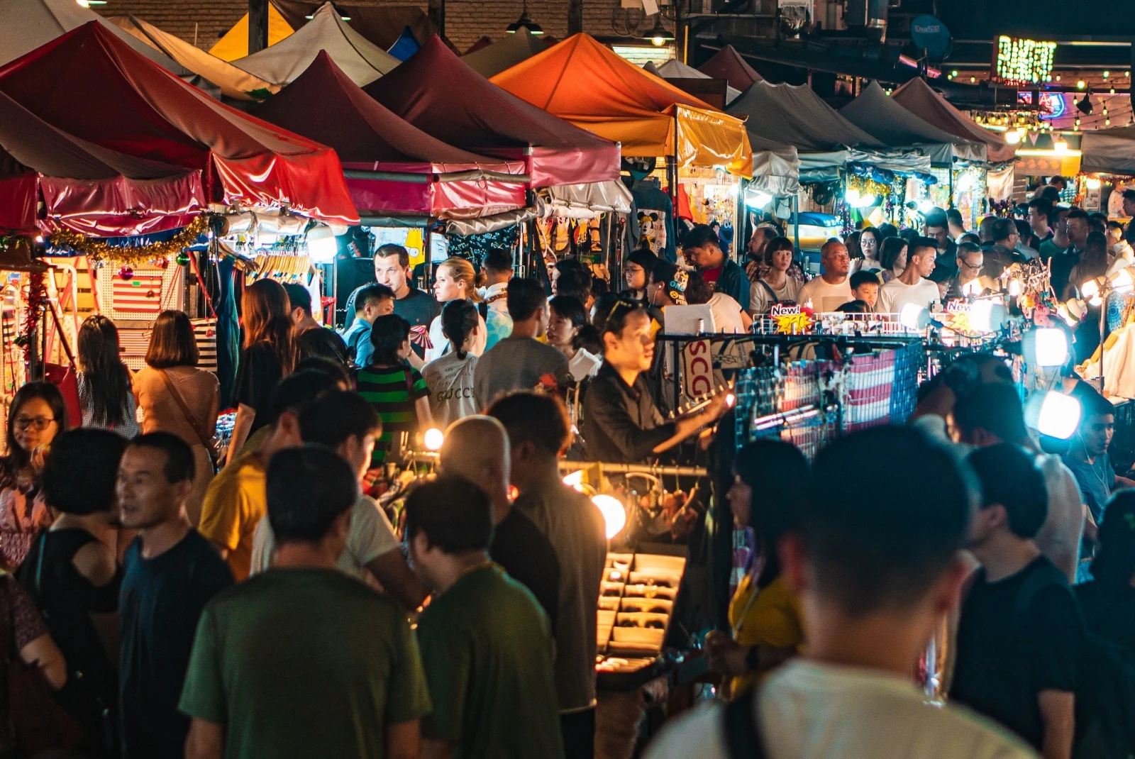 People roaming in the local market of Bangkok.