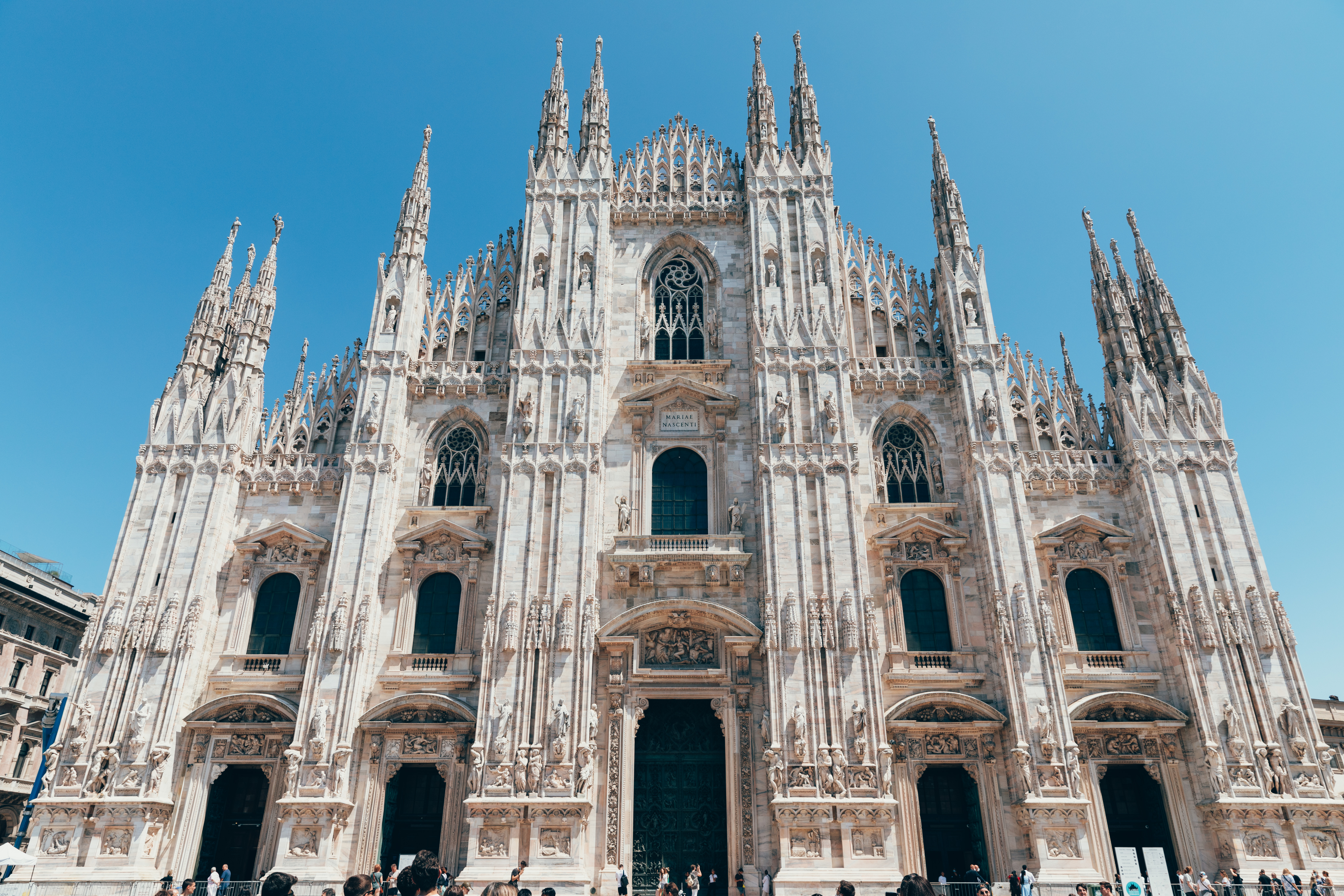 A huge white concrete building in Milan