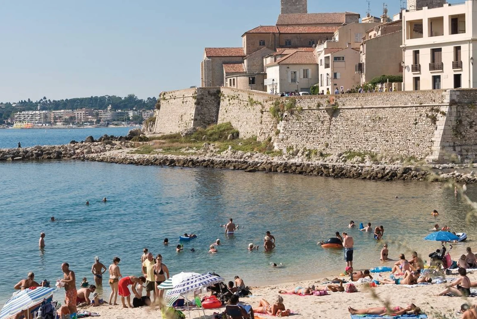 Plage de la Gravette is a beautiful and family-friendly sandy beach located in Antibes, France.