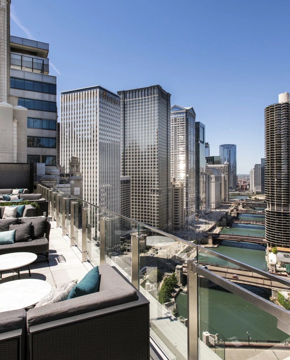 Rooftop Bar Chicago River View 