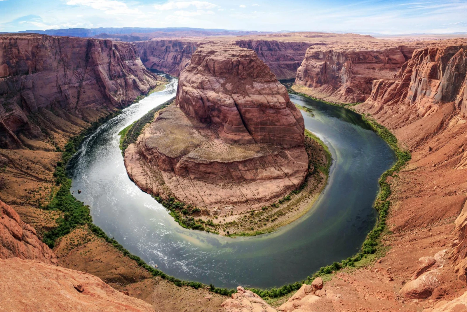 Horseshoe Bend in Grand Canyon on a sunny day.