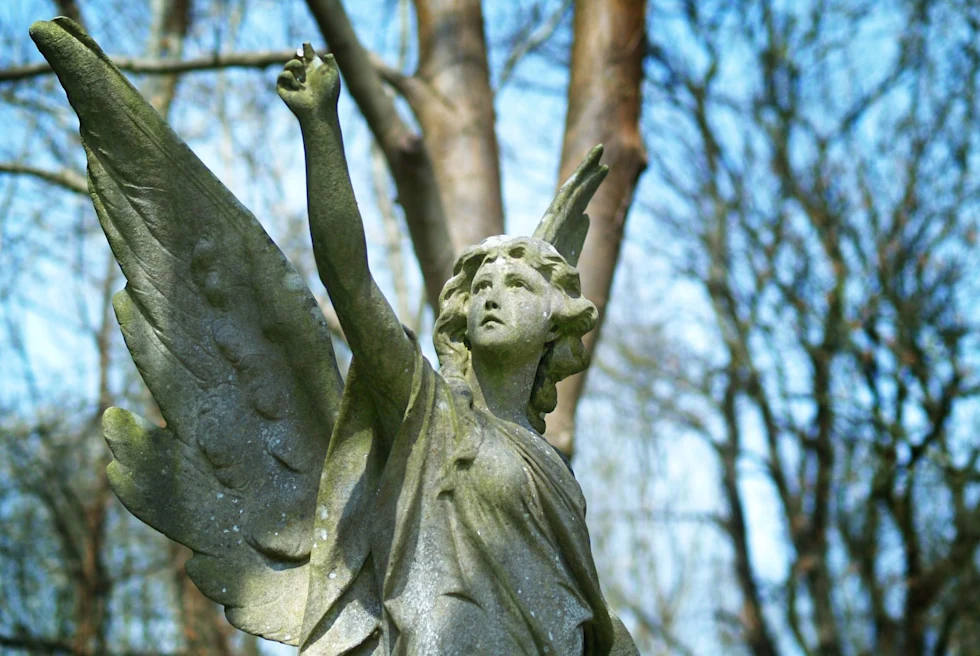 stone angel statue