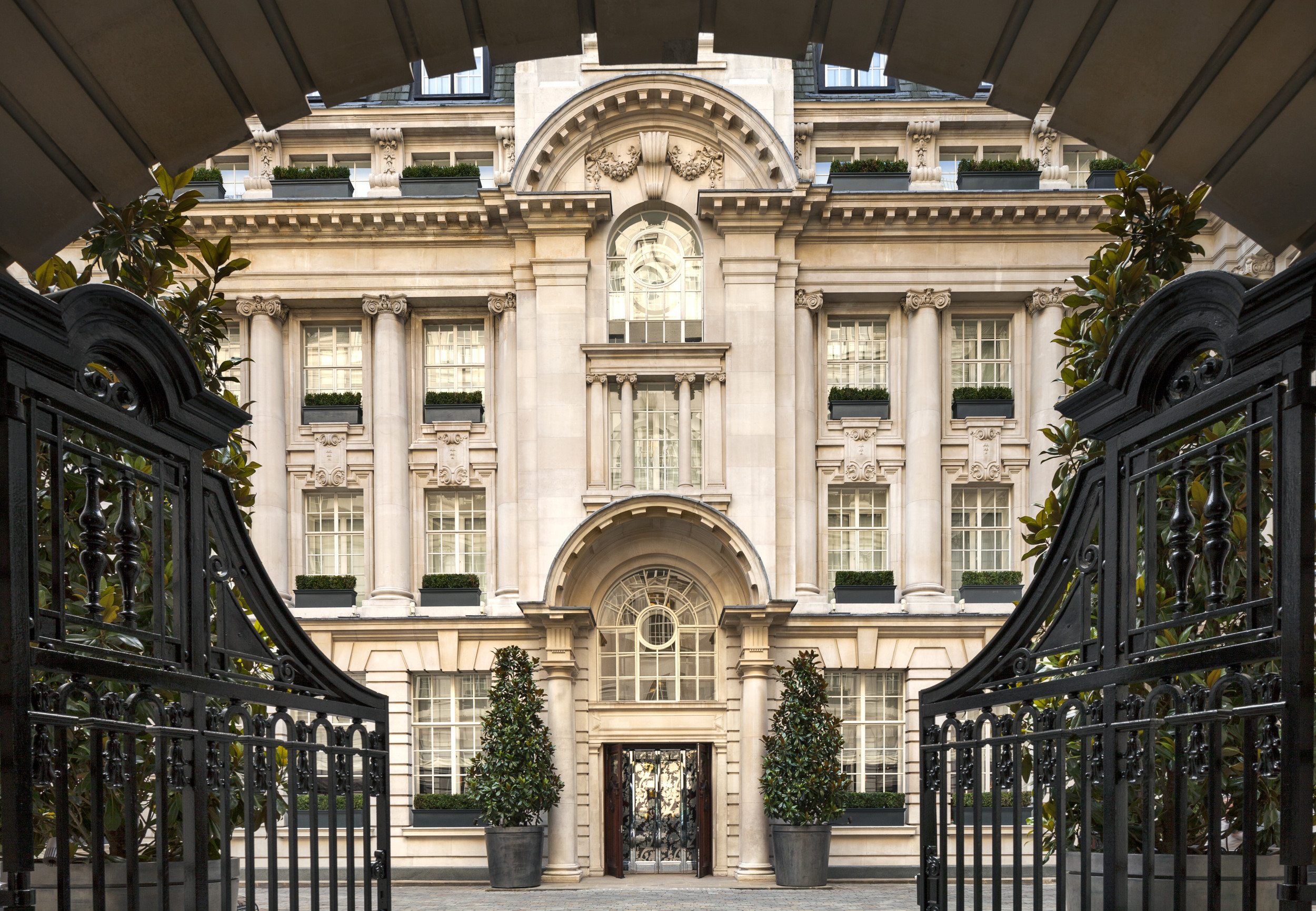 10-Trendy-Hotels-Designs-Belmond-Cadogan-Hotel-London