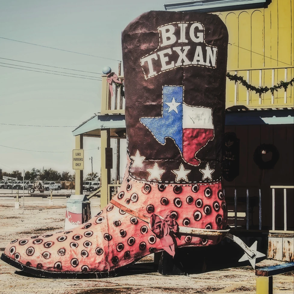 A long boot landmark with Texas flag and Big Texan written on it.