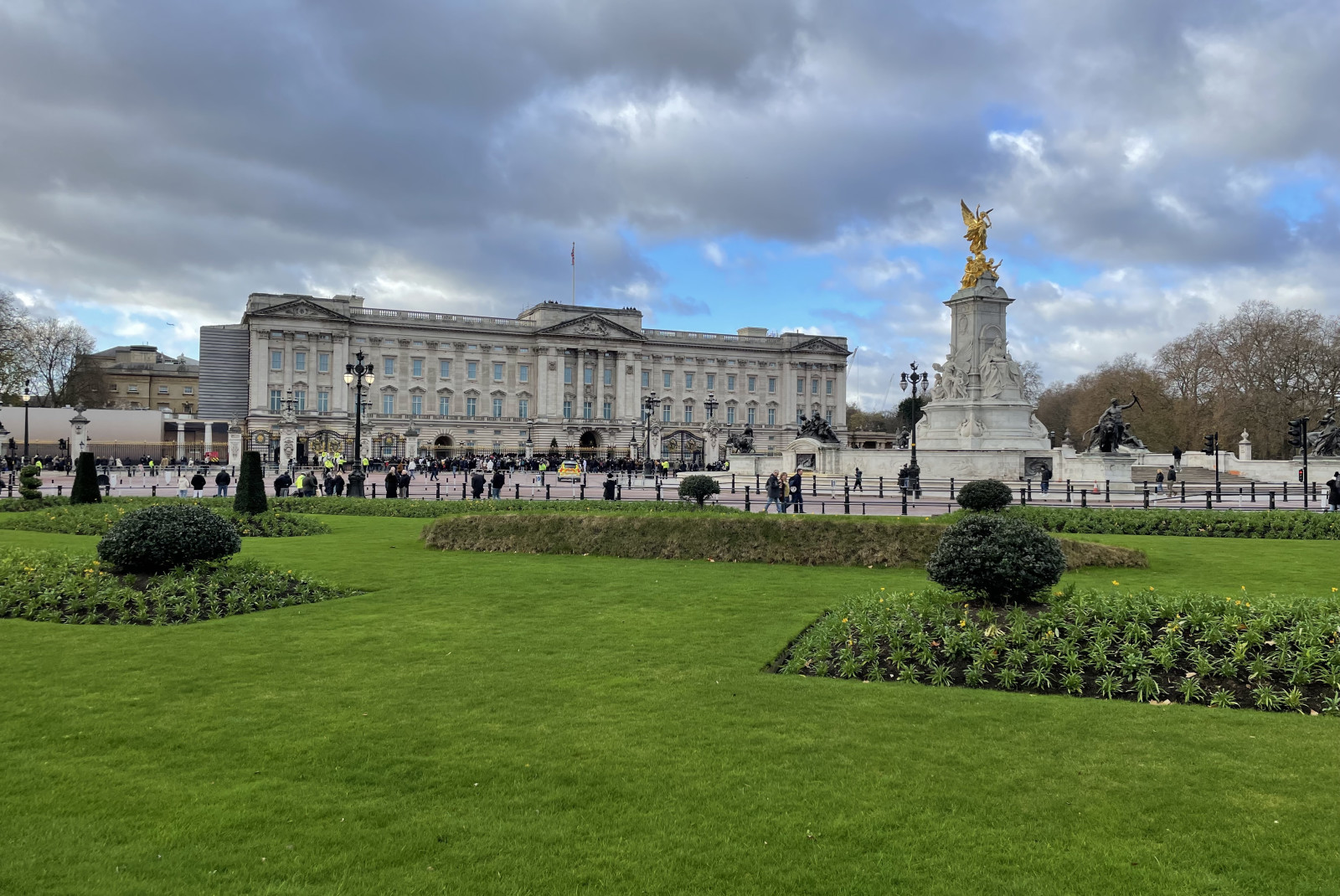 Winter in London, Holiday Travel Guide. 