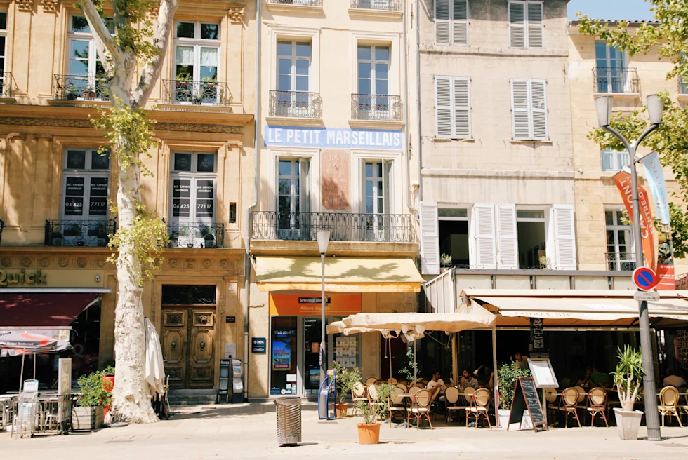 buildings next to chairs and tables during daytime