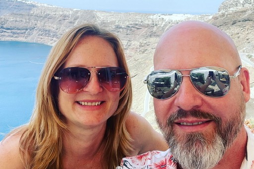 couple-near-seashore-greece-travel-guide