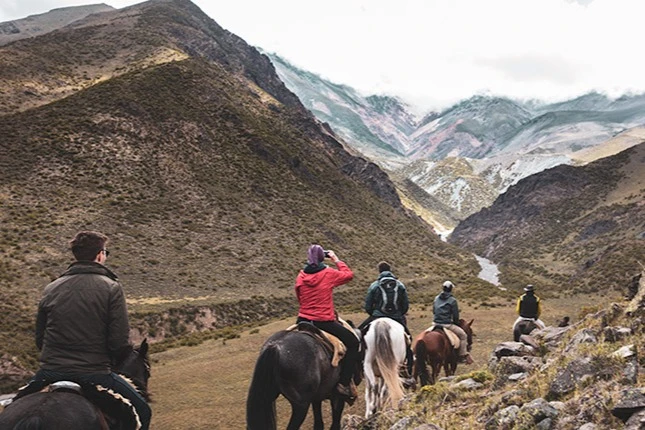 Horseback riding is one of the activities a family can do and enjoy the landscapes.