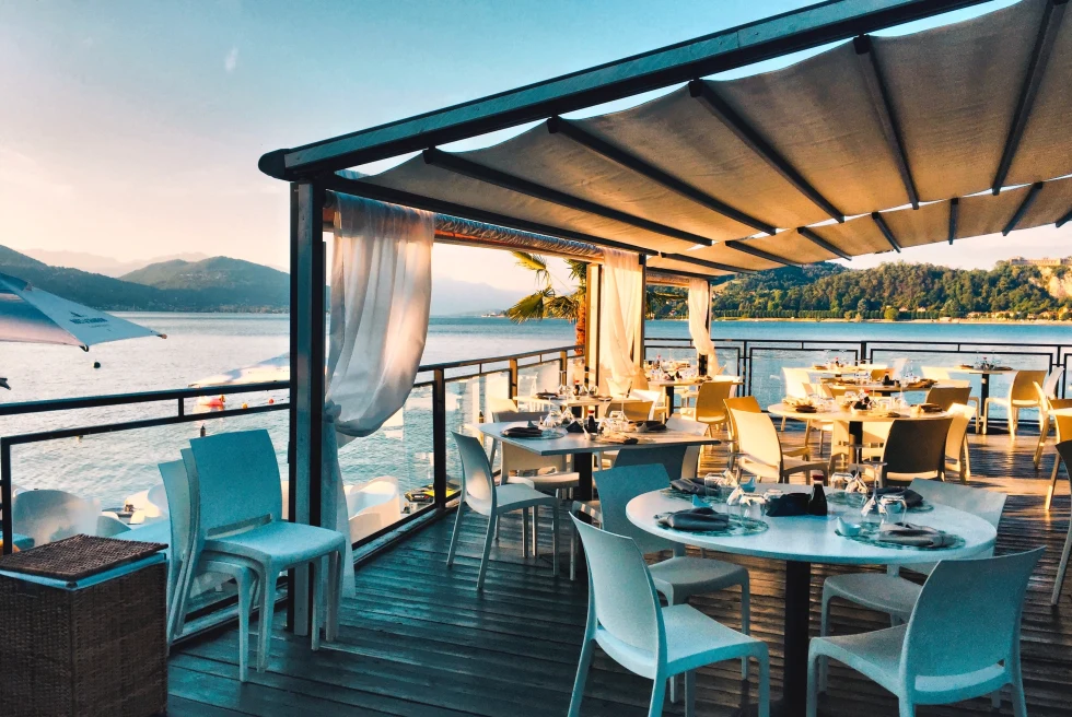 A restaurant with a view of the sea.