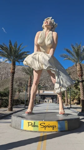 A Marilyn Monroe statue in the desert taken during daytime.