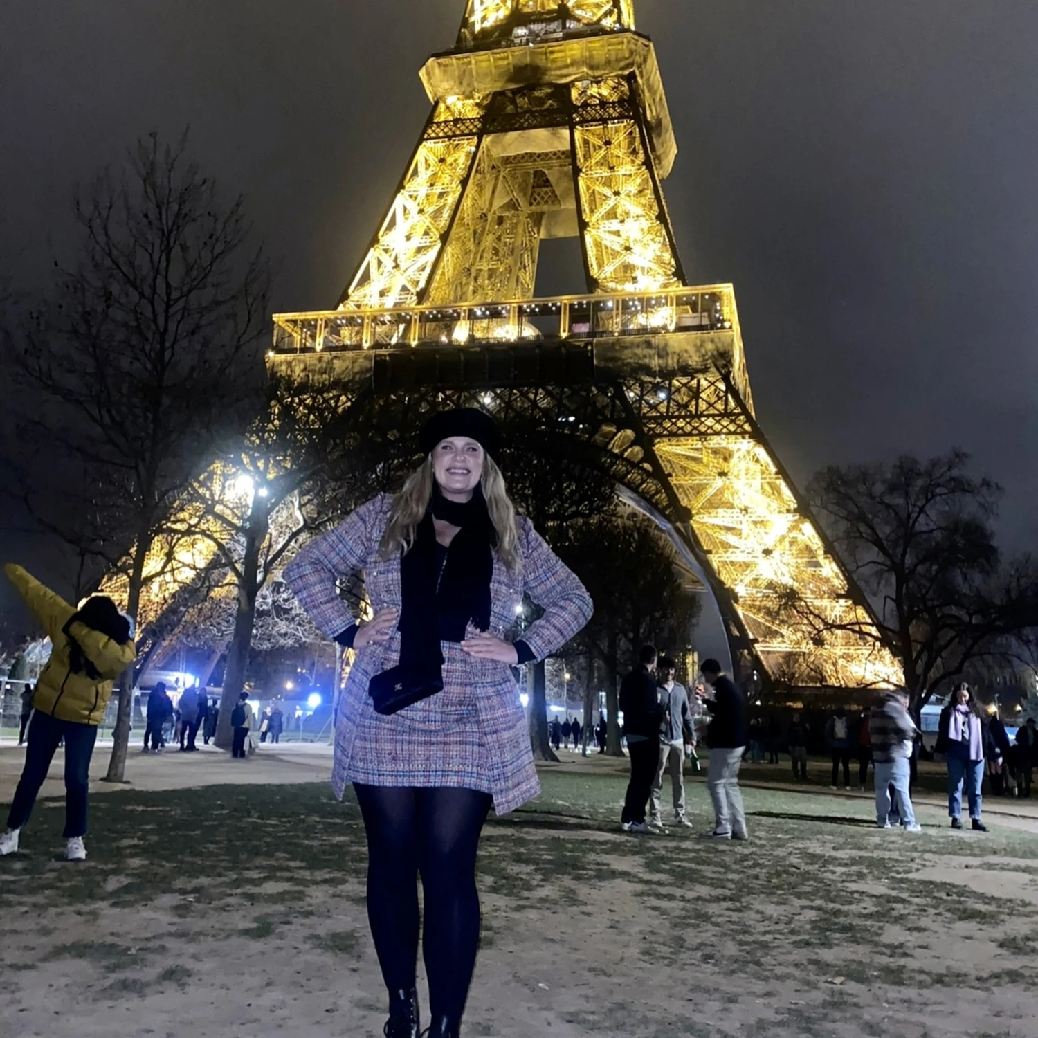 Travel advisor posing in front of Eiffel tower