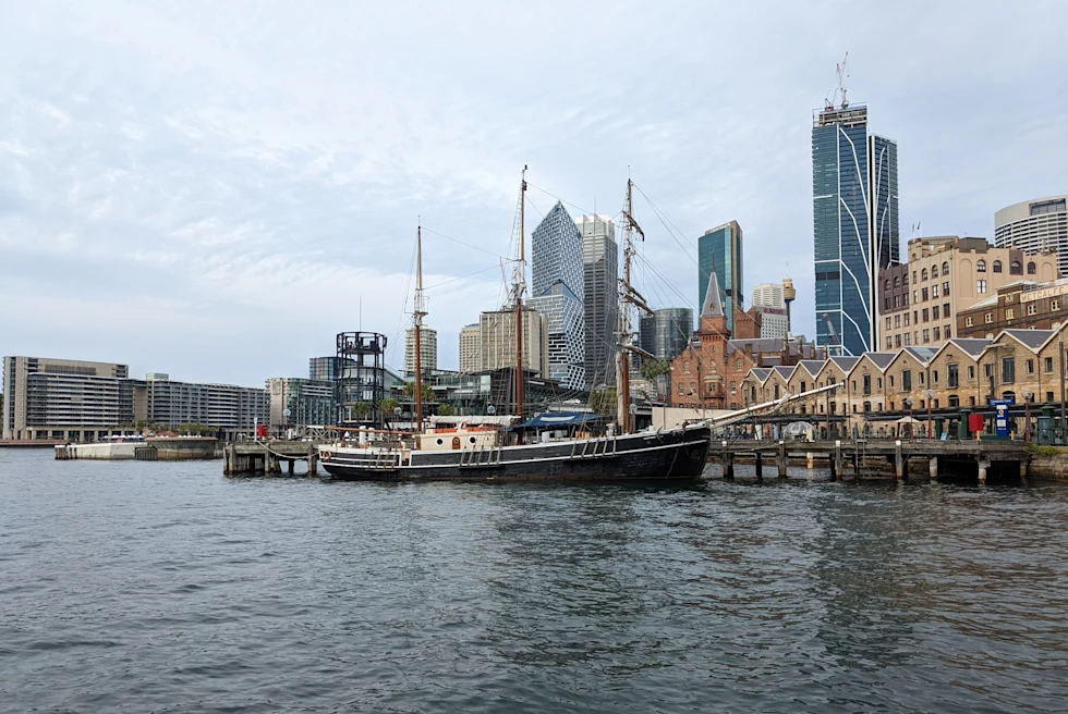 Sydney Harbourfront is a dazzling and iconic waterfront area in Sydney, Australia.