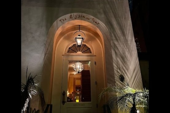 exterior-of-a-restaurant-new-Orleans-travel-guide