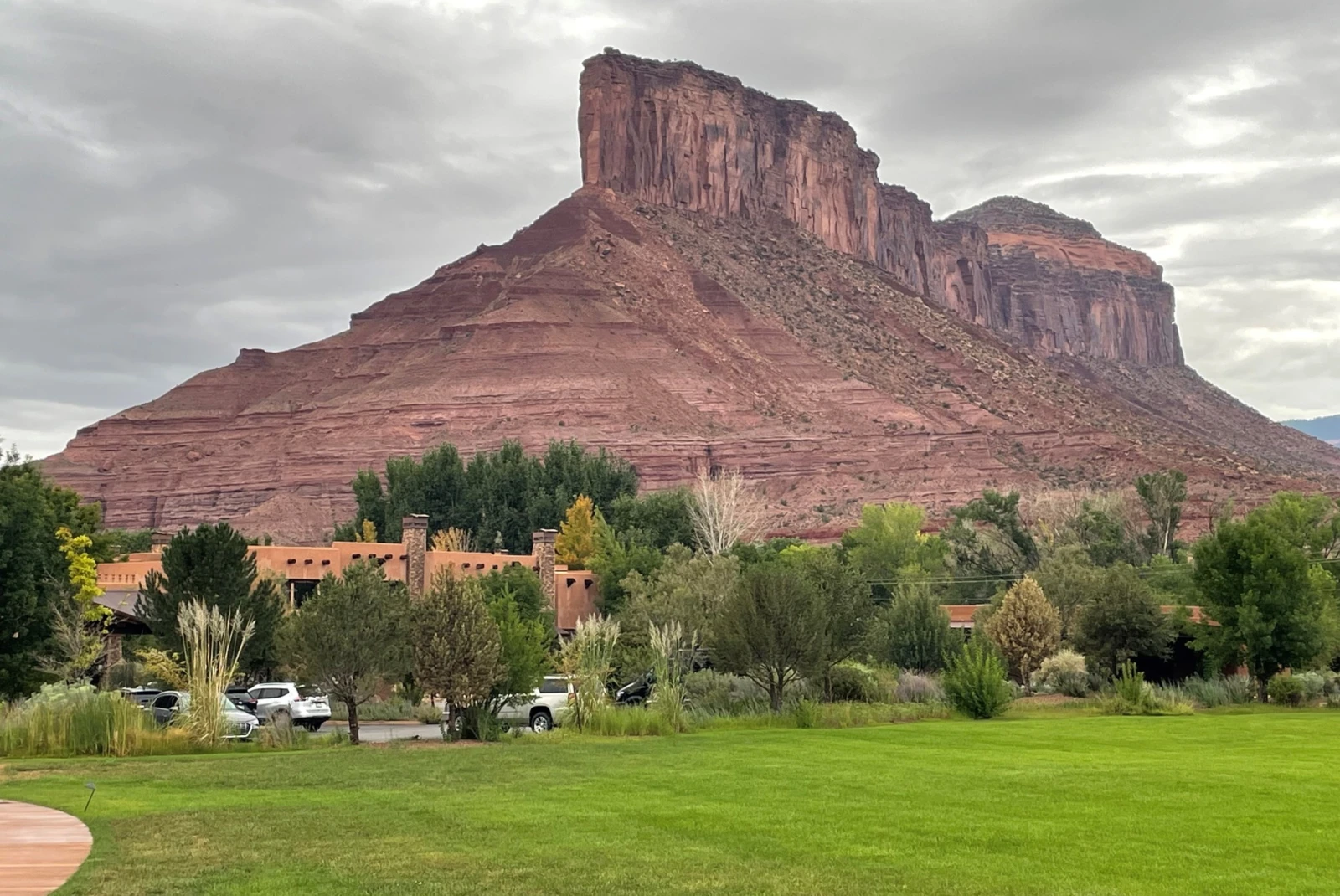 green grass at the entrance of a hotel in the colorado canyon