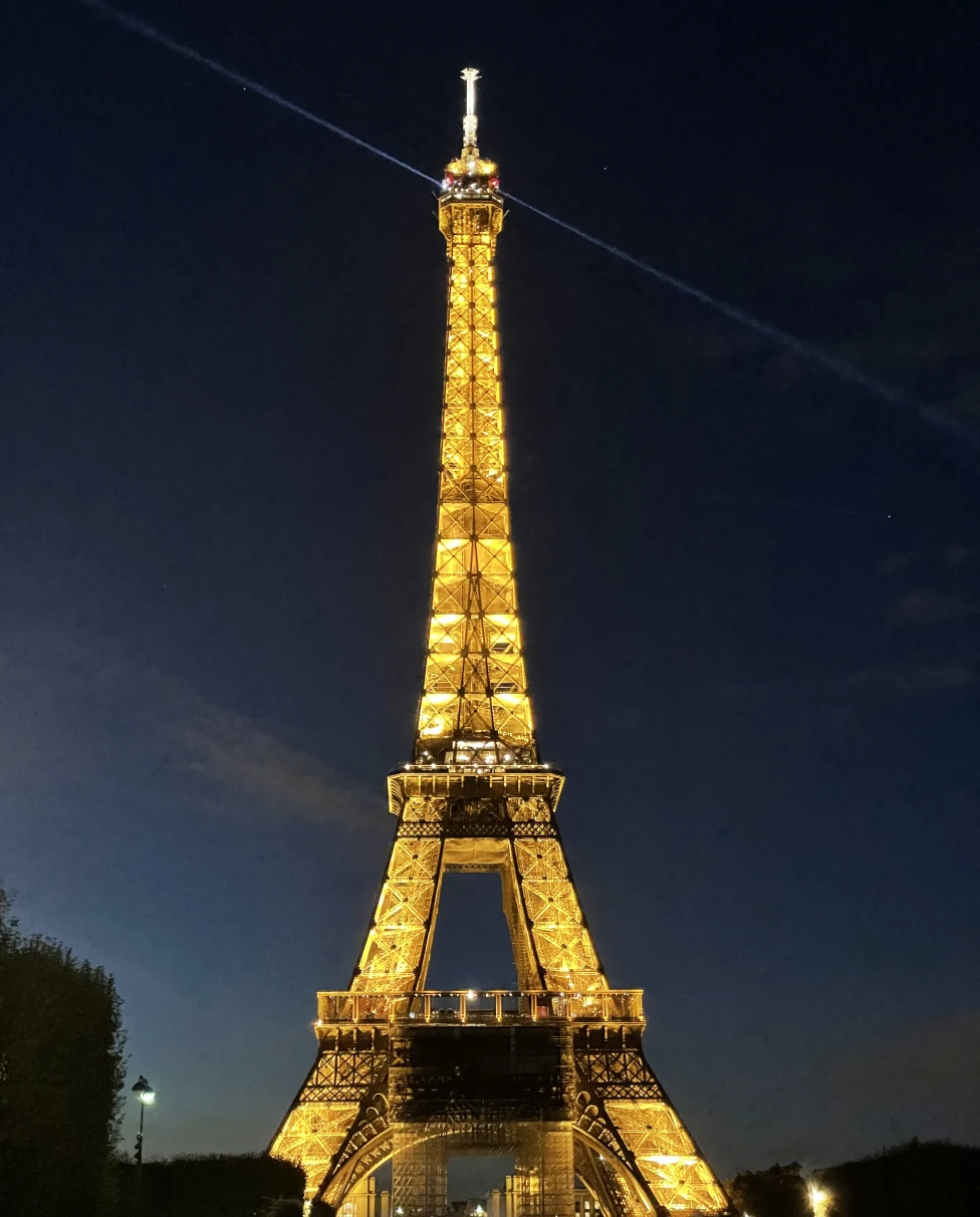 Eiffel Tower lightning at night