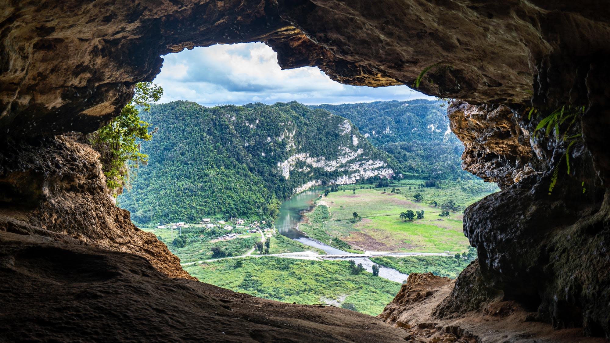 the-most-adventurous-things-to-do-in-puerto-rico-cueva-ventana