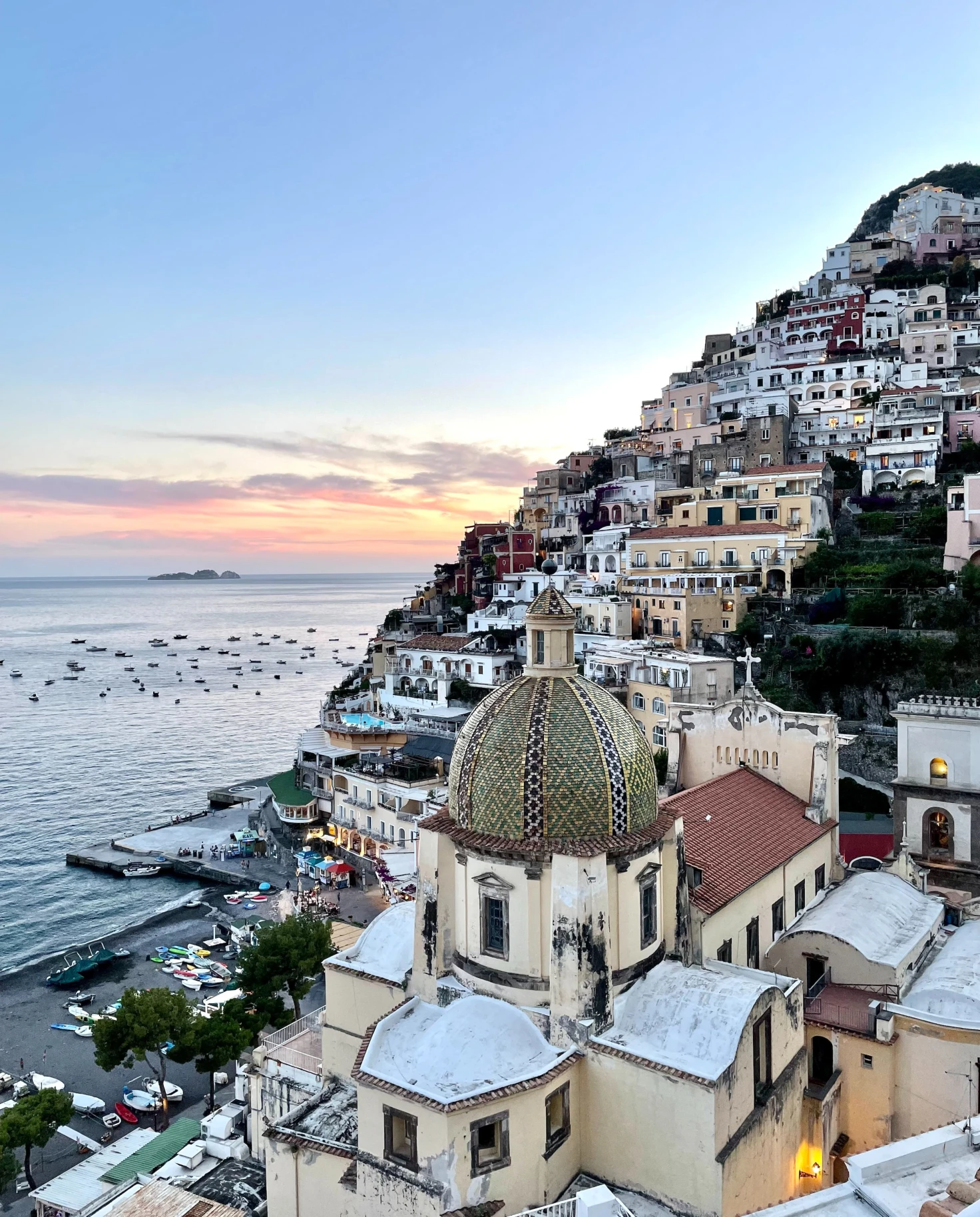 You can enjoy both the city and the beach in Rome and Positano.