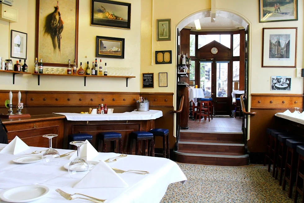 Sweetings Restaurant is an original Victorian Fish and Oyster bar located at the heart of the City of London.