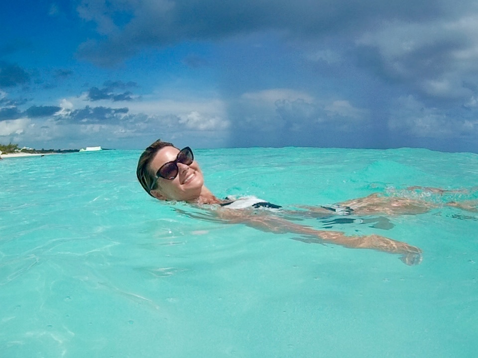 Tara swimming