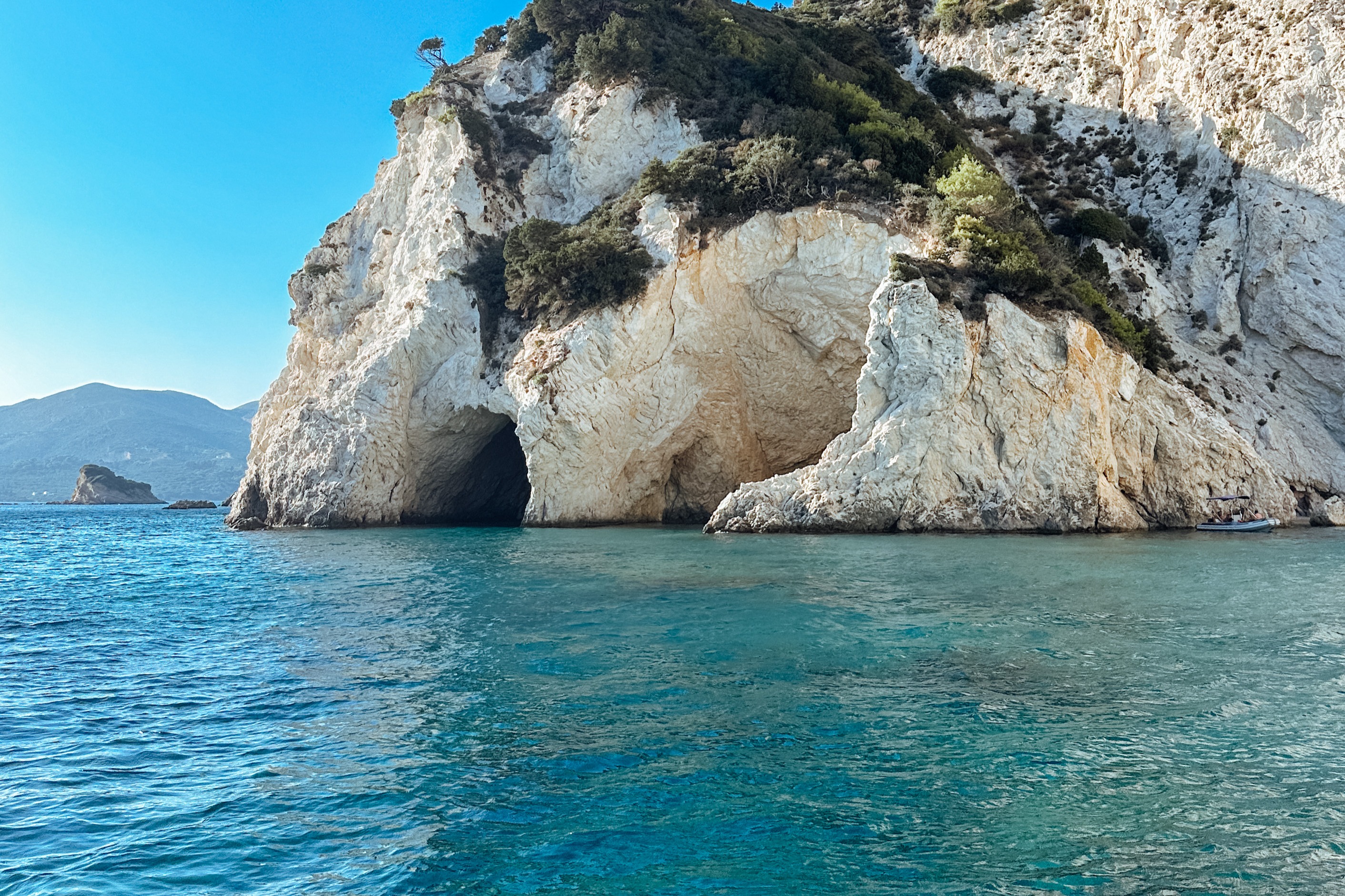 beaches-rocky-mountains-greece-travel-guide