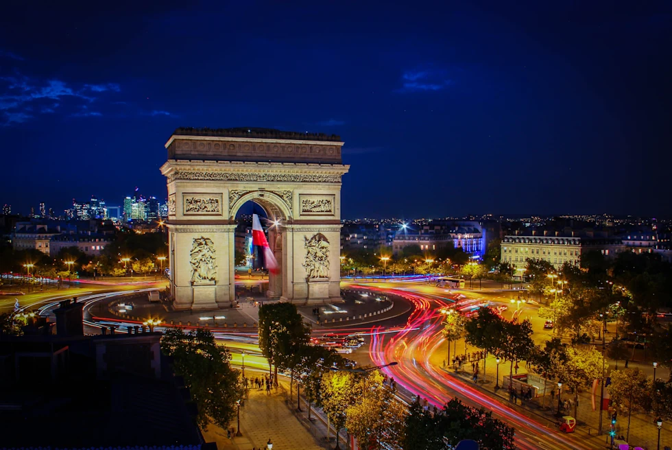 city night paris france arc de triumph pink traffic lights