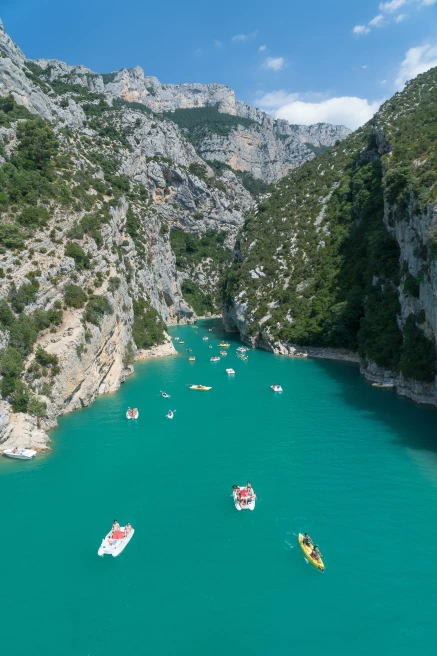 People kayaking, paddle boarding and boating in the Gorges du Verdon in France