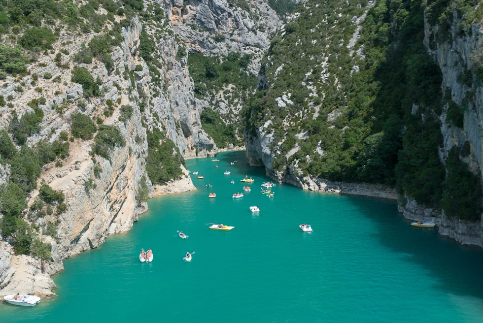 People kayaking, paddle boarding and boating in the Gorges du Verdon in France